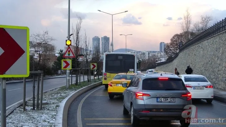 İstanbul’da İETT klasiği! Yolda kaldı, trafiği felç etti, vatandaşlar dondu