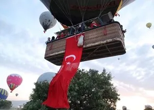 Kapadokya’da 19 Mayıs şöleni: Türk bayraklı balonlar gökyüzünde dalgalandı
