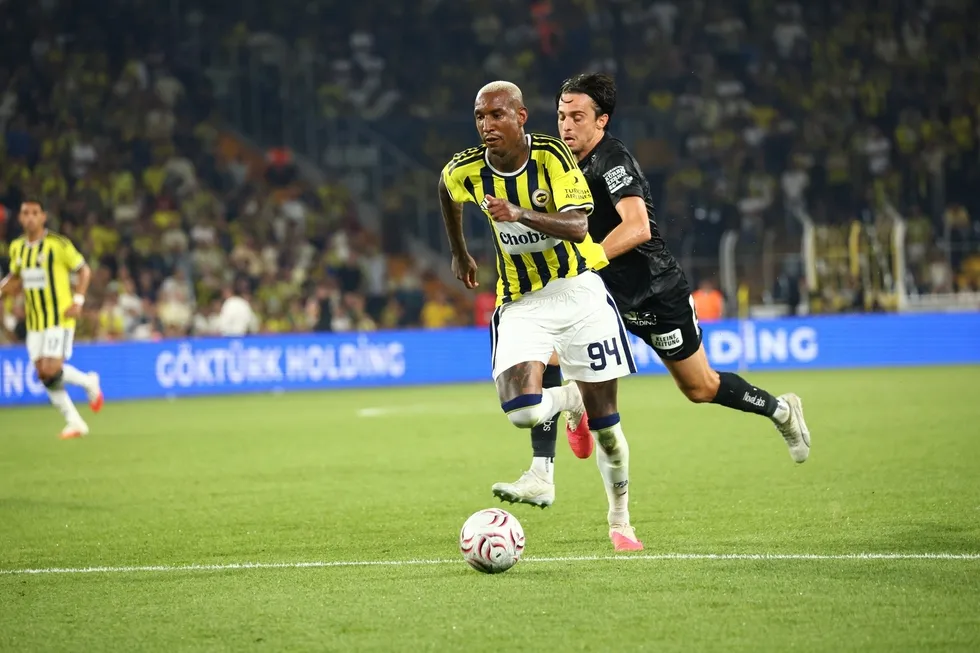 1787040478430.jpg Devler Ligi'ne 1 kala! Fenerbahçe 17 yıllık hasreti bitirmek için Lyon karşısında - 5