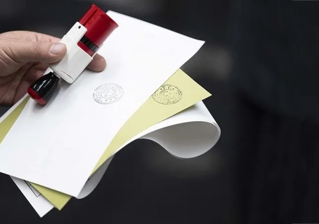 Seçmen kağıdı olmadan oy kullanılabilir mi? Ehliyet, kimlikle, pasaportla oy kullanılabilir? Oy kullanmak için gerekli belgeler nedir?