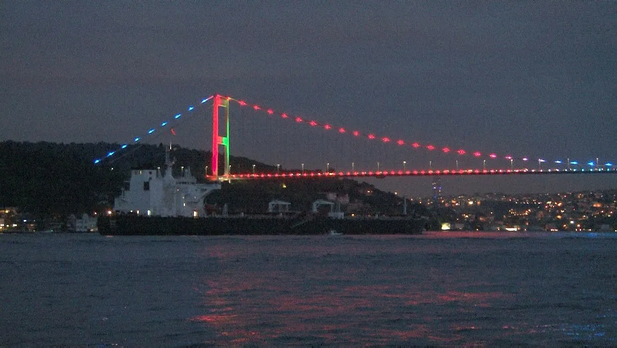 İstanbul Boğazı'nda korku dolu anlar! Ham petrol taşıyan tanker sürüklendi