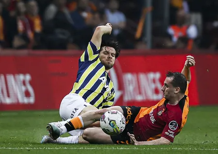 Galatasaray Fenerbahçe derbisinde görülmemiş olay! Ahmet Çakar'dan bomba sözler