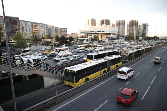 Son dakika: İstanbulluların sabah çilesi! Trafik yine kilit - 2
