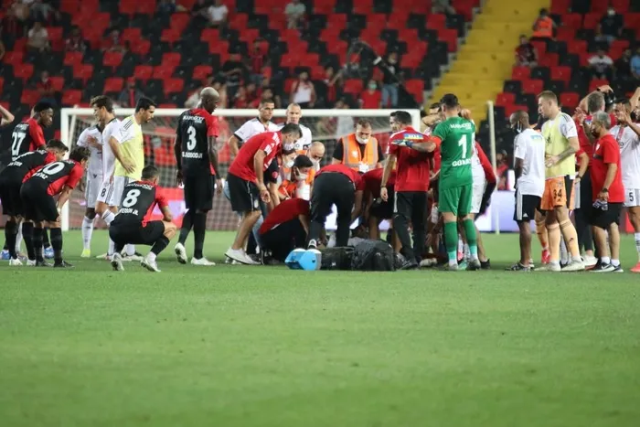 Gaziantep - Beşiktaş maçında yürekler ağza geldi! N'Sakala'nın sağlık durumu nasıl? Resmi açıklama geldi - 2