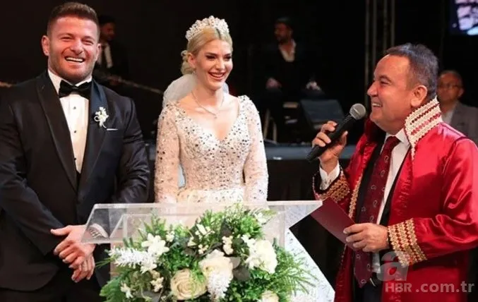 Survivor şampiyonu İsmail Balaban İlayda Şeker ile evlendi! Düğünde paralar hava uçuşmuştu! İlayda Şeker ve İsmail Balaban'dan olay pozlar 1