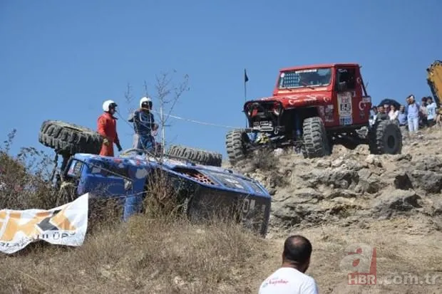 Yarışta göle uçan cip pilotu boğulmaktan son anda kurtarıldı 3