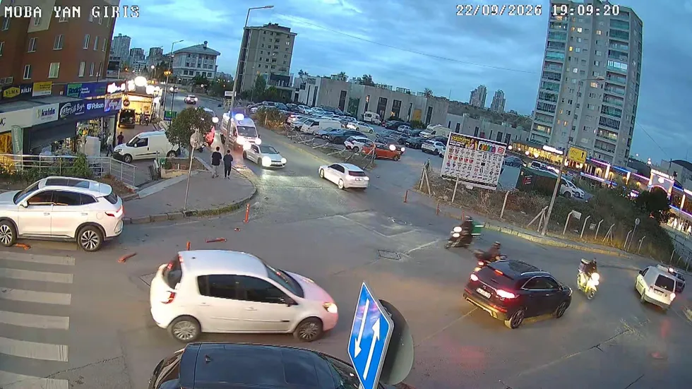 Başakşehir'de ambulansa yol vermeyen magandaya rekor ceza! Araç ve ehliyet gitti - 1