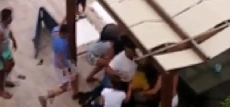 Ev arayan kadını bayıltana kadar dövdüler