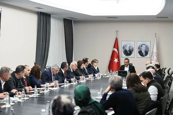 son-dakika-milli-egitim-bakani-mahmut-ozerden-flas-aciklama-ogrenciler-ucretsiz-goturulecek-1676451601968.jpg Son dakika: Milli Eğitim Bakanı Mahmut Özer'den flaş açıklama! Öğrenciler ücretsiz götürülecek - 3