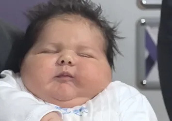 Bursa'da doğan bebek herkesi şaşırttı! Ali Atilla bu senenin en kilolu bebeği olarak kayıtlara geçti