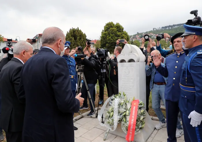 Son dakika: Başkan Erdoğan Bosna Hersek'te: İzzetbegoviç'in kabrini ziyaret etti! Başçarşı Camii'nin açılışını yaptı - 6