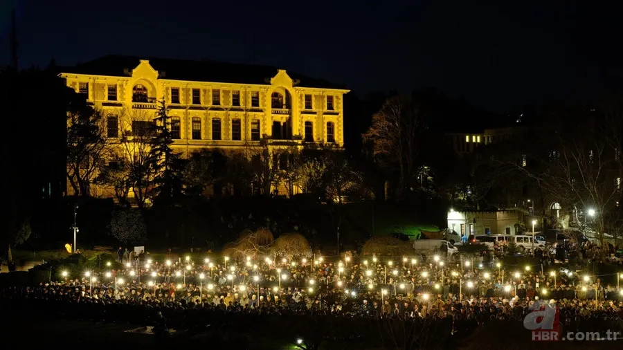 Boğaziçi Üniversitesi'nde iftar programı! Binlerce öğrenci yan yana saf tutup namaz kıldı 7