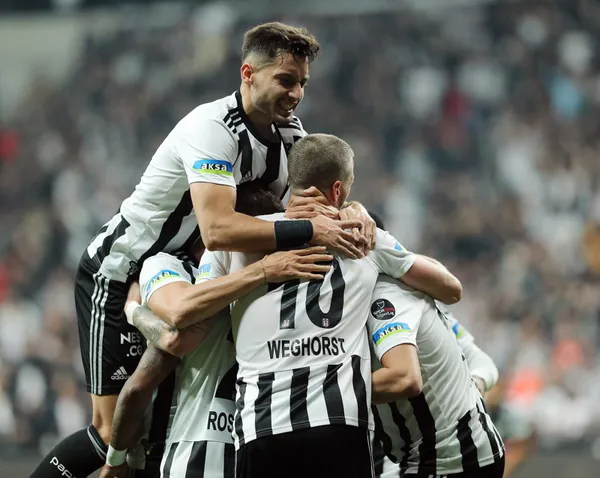 Dolmabahçe’de futbol resitali: Beşiktaş ile Trabzonspor 4 gollü maçta yenişemedi