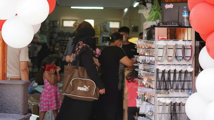 1594213745694.jpg İndirim koronavirüsü unutturdu! Kurallar ihlal edildi - 1
