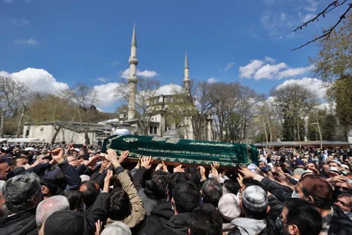 Son dakika: Bediüzzaman Said Nursi'nin talebelerinden Hüsnü Bayramoğlu son yolculuğuna uğurlandı - 4