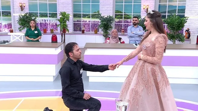 nursel-ile-mutfak-bahanenin-final-gunune-damga-vuran-evlilik-teklifi-1766756472334.jpg Kaynak: ATV