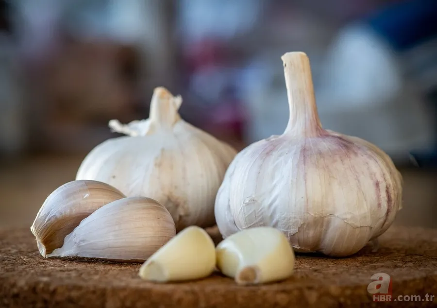 Sarımsağı soyup kabuklarını atıyor musunuz? Bir daha düşünün: Faydalarını duyunca şaşıracaksınız 3