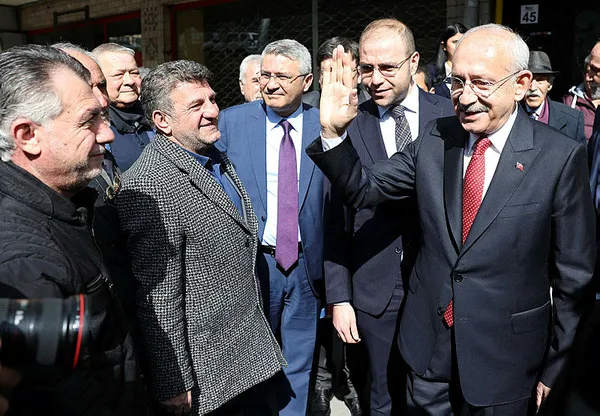 chp-genel-baskani-kemal-kilicdaroglundan-aksenere-yanit-soframizi-buyutmeye-devam-edecegiz-bu-saatten-sonra-de-1677860181599.jpg CHP Genel Başkanı Kemal Kılıçdaroğlu'ndan Akşener'e yanıt: Soframızı büyütmeye devam edeceğiz! Bu saatten sonra değişmem - 3