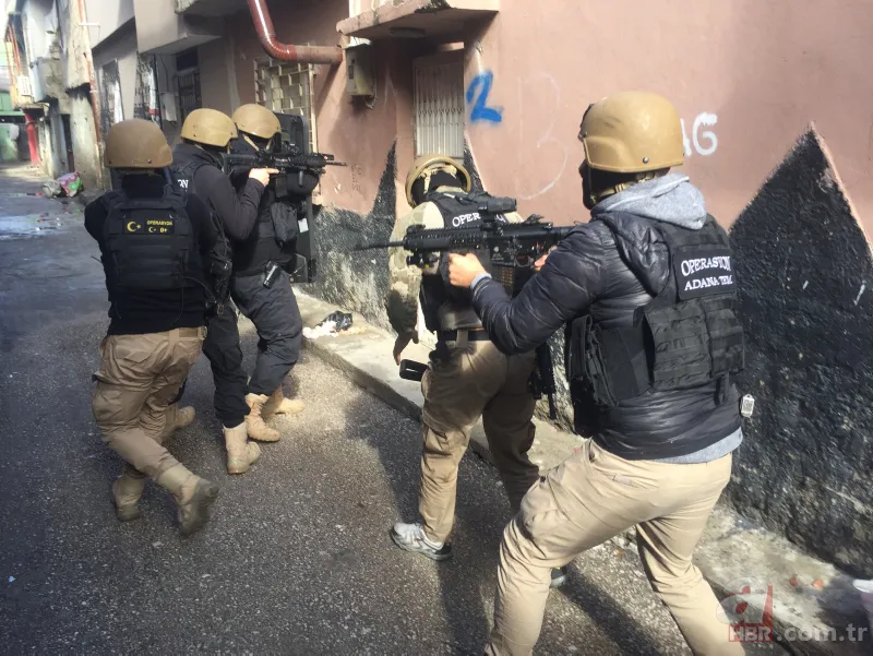 Adana’da zehir tacirlerine gündüz vakti film sahnelerini aratmayan operasyon! 11 zanlı yakalandı 3