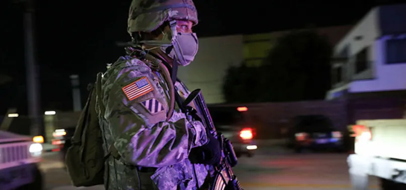 TRUMP AĞIR SİLAHLI ASKERLERİ GÖREVLENDİRDİ