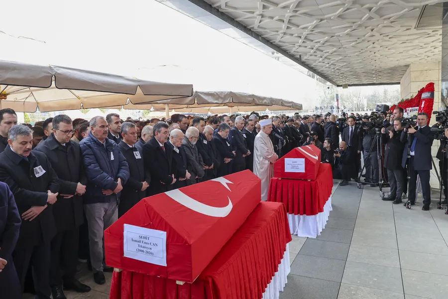 helikopter-kazasi-sehitlerine-veda-1774276514464.jpg Helikopter kazası şehitlerine veda! - 5