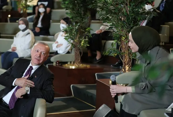 Başkan Recep Tayyip Erdoğan duyurdu! FETÖ’nün önemli ismi yakalandı! Yeni petrol ve doğal gaz müjdesi sinyali...