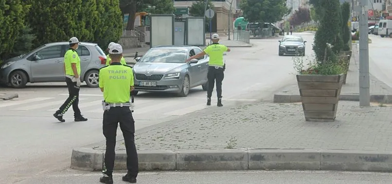 yarin saat kaca kadar yasak var