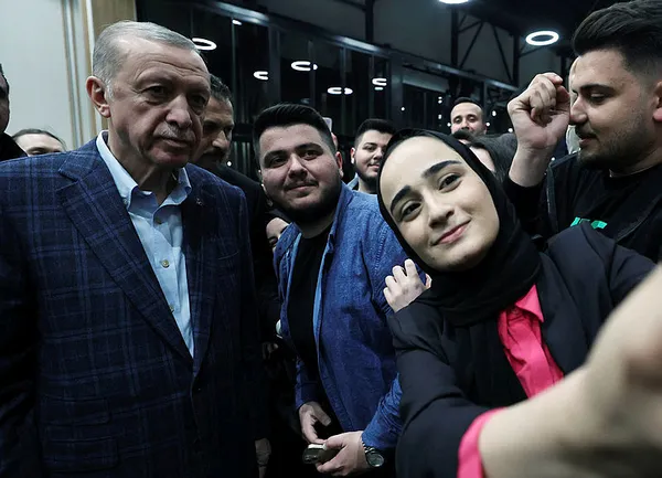 depremzedelerle-iftar-bulusmasi-baskan-erdogan-secimden-sonra-masanin-etrafinda-kimse-kalmayacak-1681595151451.jpg Depremzedelerle iftar buluşması! Başkan Erdoğan: Seçimden sonra masanın etrafında kimse kalmayacak - 4
