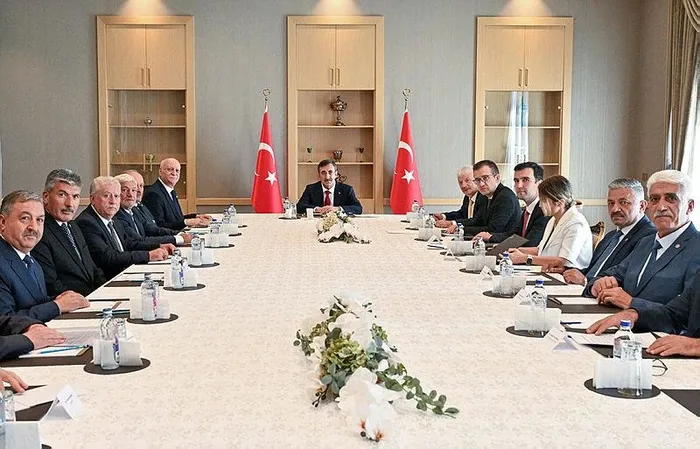 cumhurbaskani-yardimcisi-yilmazdan-onemli-kabul-turkiye-ziraat-odalari-birligi-yonetimini-kabul-etti-1723476335705.jpeg Cumhurbaşkanı Yardımcısı Yılmaz Türkiye Ziraat Odaları Birliği yönetimi ile görüştü - 1