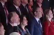 CHP lideri Özgür Özel ile yan yana duran DEM'li Sezai Temelli İstiklal Marşı'nı okumadı!