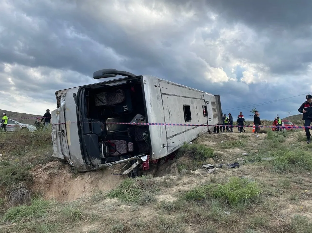 Çankırı'da feci kaza! İşçileri taşıyan otobüs devrildi