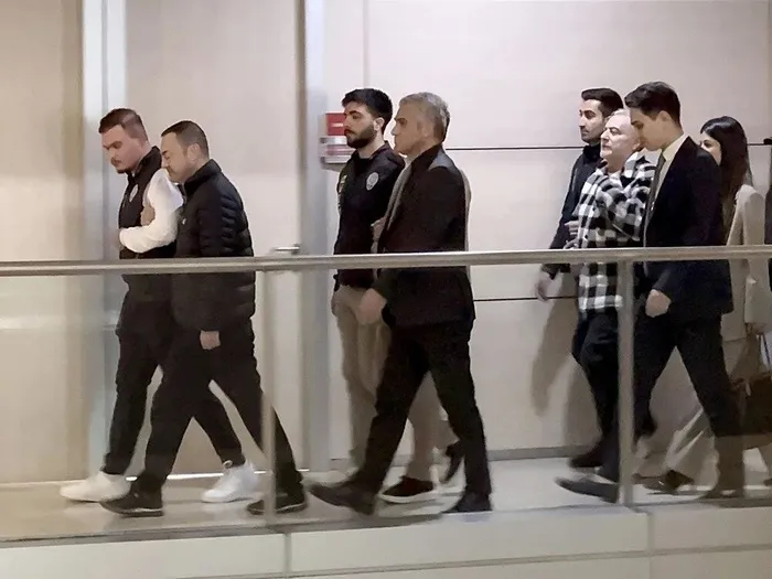 Yasa dışı bahis soruşturmasında adı geçen Serdar Ortaç hakkında yeni karar!