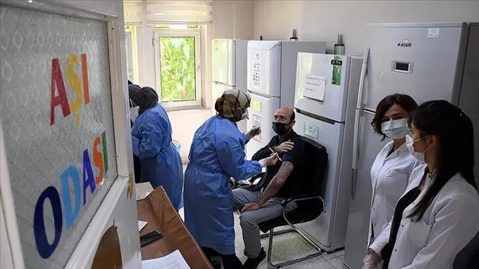 Son dakika: Sağlık Bakanlığından aşılamada önemli rol üstlenen aile hekimlerine teşvik: 3 bin TL ek ödeme yapılacak - 1