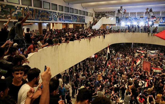 SON DAKİKA: Irak’ta Meclis’e baskın