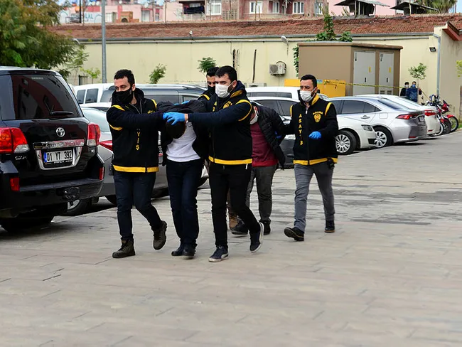 Adana’da 8 kilometrelik takip! Namaz kılmaya giren adamın parasını çaldılar - 8