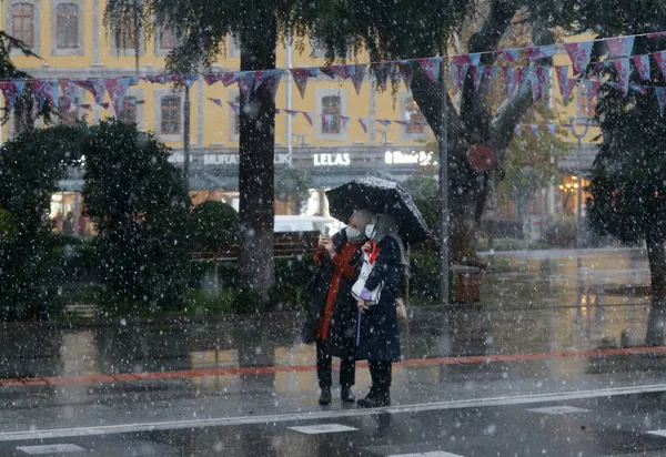 meteorolojiden-istanbul-ve-bircok-il-icin-flas-uyari-istanbulda-kar-yagisi-devam-edecek-mi-23-aralik-istanbul-ankara-izmir-hava-durumu-1640233083215.jpg Meteoroloji'den İstanbul ve birçok il için flaş uyarı! İstanbul'da kar yağışı devam edecek mi? 23 Aralık İstanbul, Ankara, İzmir hava durumu - 3