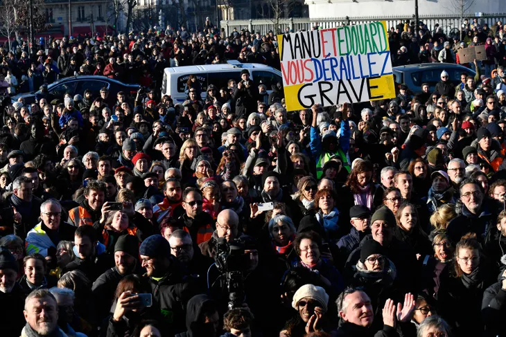Fransa yeni yıla grevlerle giriyor