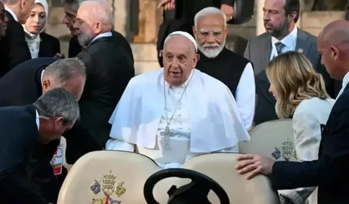 g7-zirvesinde-papadan-liderlere-dikkat-ceken-uyari-yapay-zekayi-isaret-etti-1718393685951.jpg G7 Zirvesi'nde Papa'dan liderlere dikkat çeken uyarı! Yapay zekayı işaret etti - 4