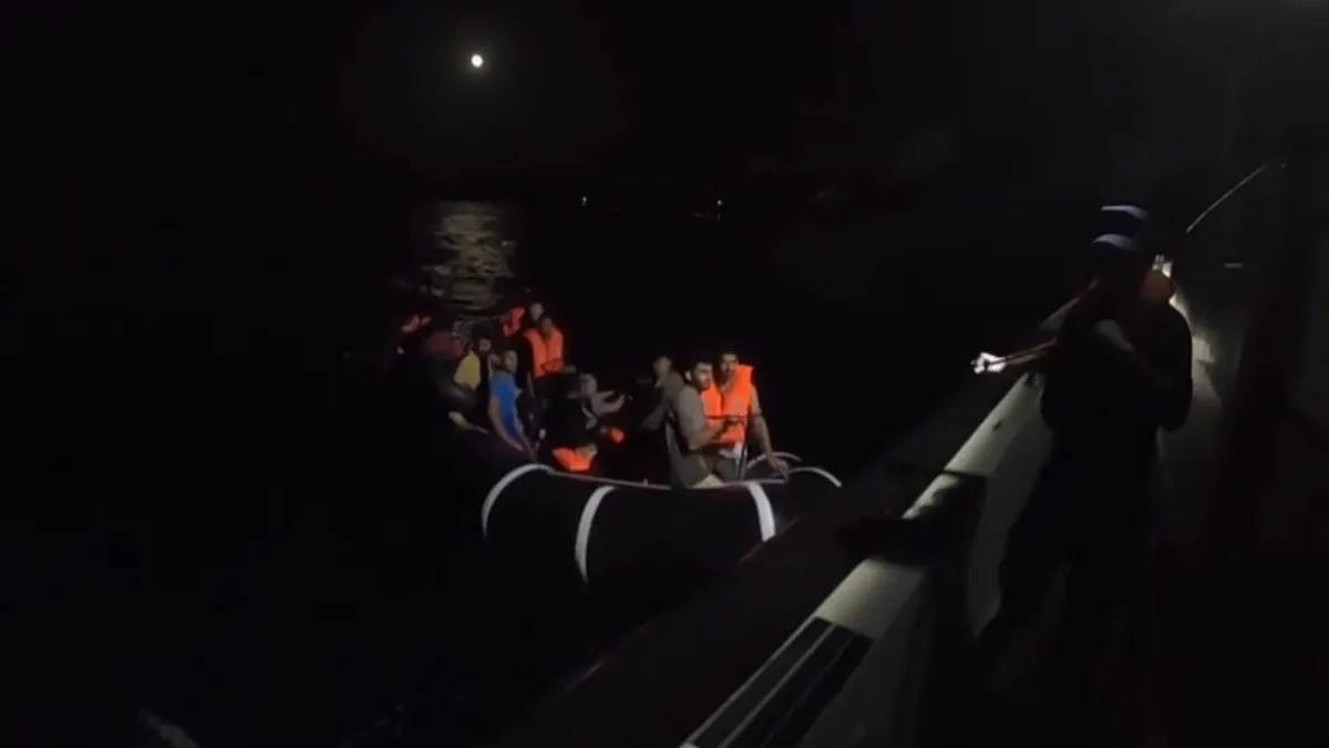 Çanakkale'de Yunanistan'ın geri ittiği 34 göçmen kurtarıldı