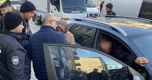 Okul dönüşü sokak ortasında bıçaklandı!