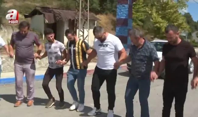 İstanbul’un küçük Trabzon’u: İshaklı Köyü! Bu köyde her şey Bordo-Mavi