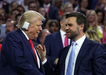 Suikast sonrası Trump ilk kez halkın karşısında