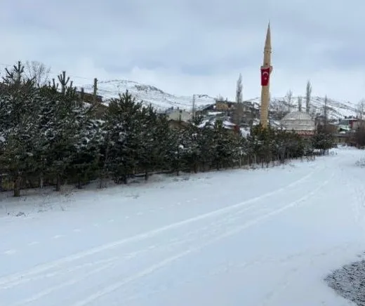 kar-sebebiyle-186-yerlesim-yerini-yolu-ulasima-kapandi-1639892776723.jpg Kar sebebiyle 186 yerleşim yerini yolu ulaşıma kapandı - 4