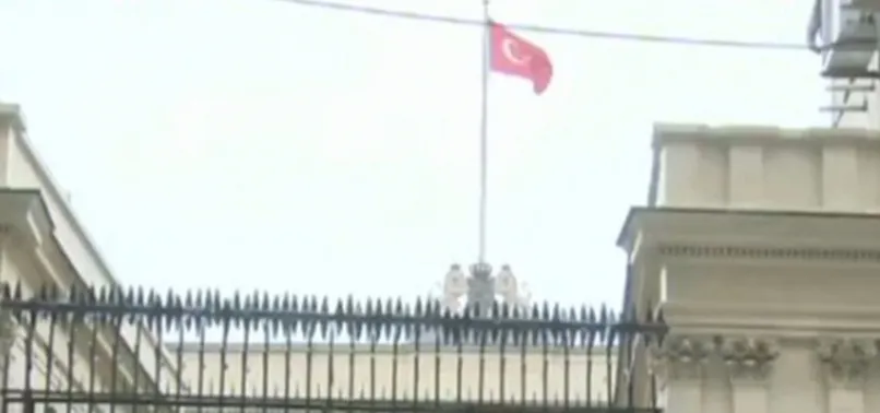 Hollanda Başkonsolosluğu'na Türk bayrağı çekildi