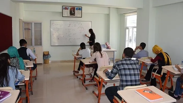 Son dakika: Milli Eğitim Bakanlığı 81 ile gönderdi! Flaş korona kararı: Devamsızlıktan muaf tutulacaklar - 1