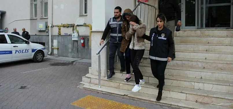 Hırsızlık hükümlüsü 2 kadın, saklandıkları evde yakalandı