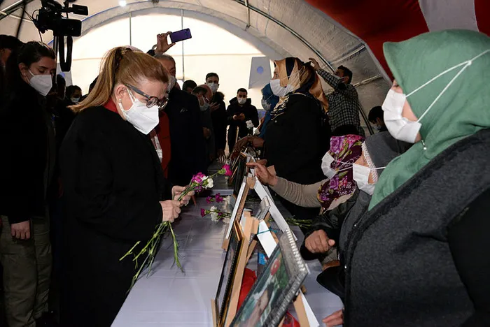 Ticaret Bakanı Ruhsar Pekcan’dan Diyarbakır annelerine ziyaret