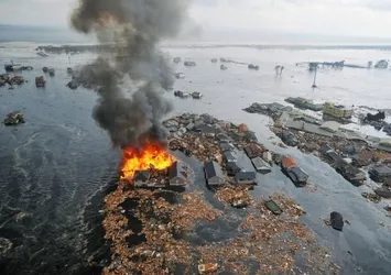 Deprem ve tsunami aynı anda vurdu! Eşi benzeri yok: Dehşete düşüren rakamlar
