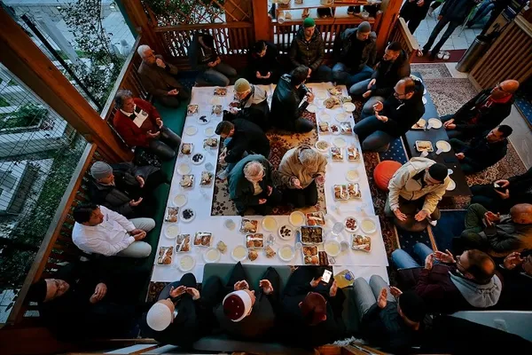 Saraybosna'nın tarihi camisinde 'mahalle iftarı' - 1
