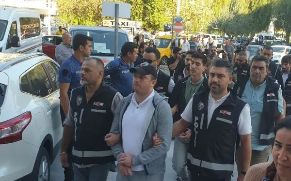 chpli-kusadasi-belediyesindeki-yolsuzluk-didim-belediyesine-de-sicradi-micirli-vurgun-1667274835643.jpeg CHP'li Kuşadası Belediyesi'ndeki yolsuzluk Didim Belediyesi'ne de sıçradı! Mıcırlı vurgun